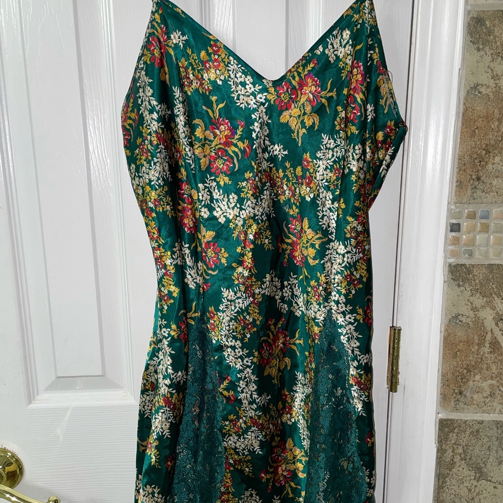 victoria’s secret slip dress vintage (barely worn)